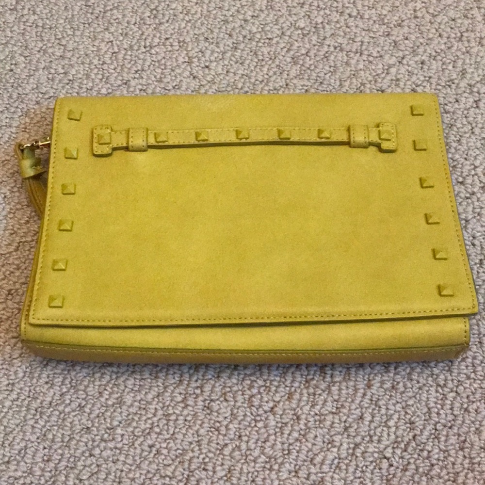 Green/yellow studded clutch